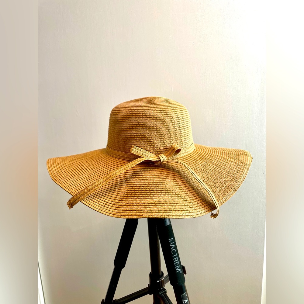 🌸 NWOT- Angela & William Woven Sun Straw Hat